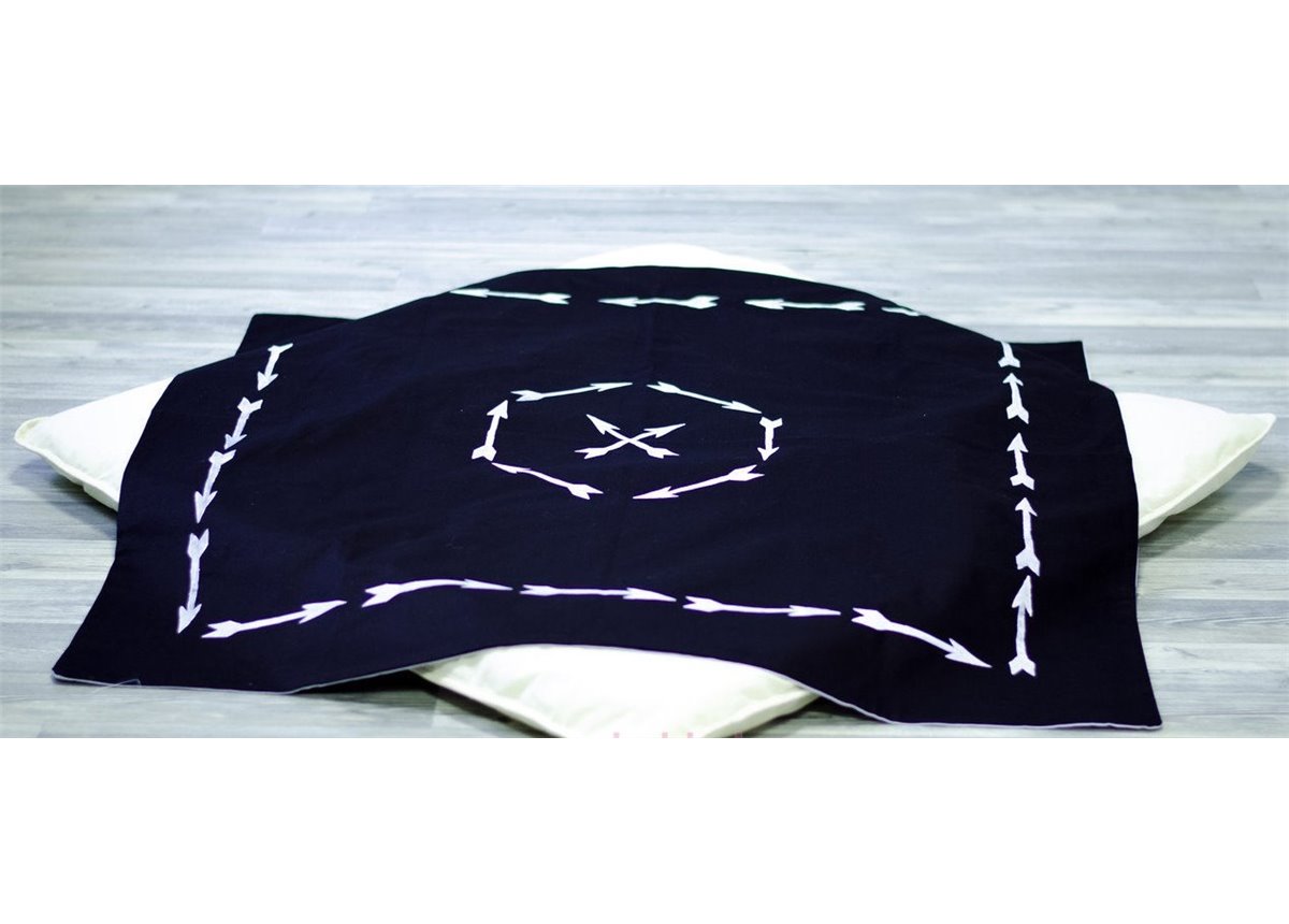 Толстый коврик для вигвама "Стрелы на черном" 100х100 Fmebel AL